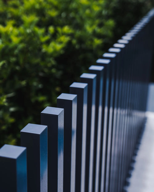 Aluminum fence with square posts fitted with aluminum end caps